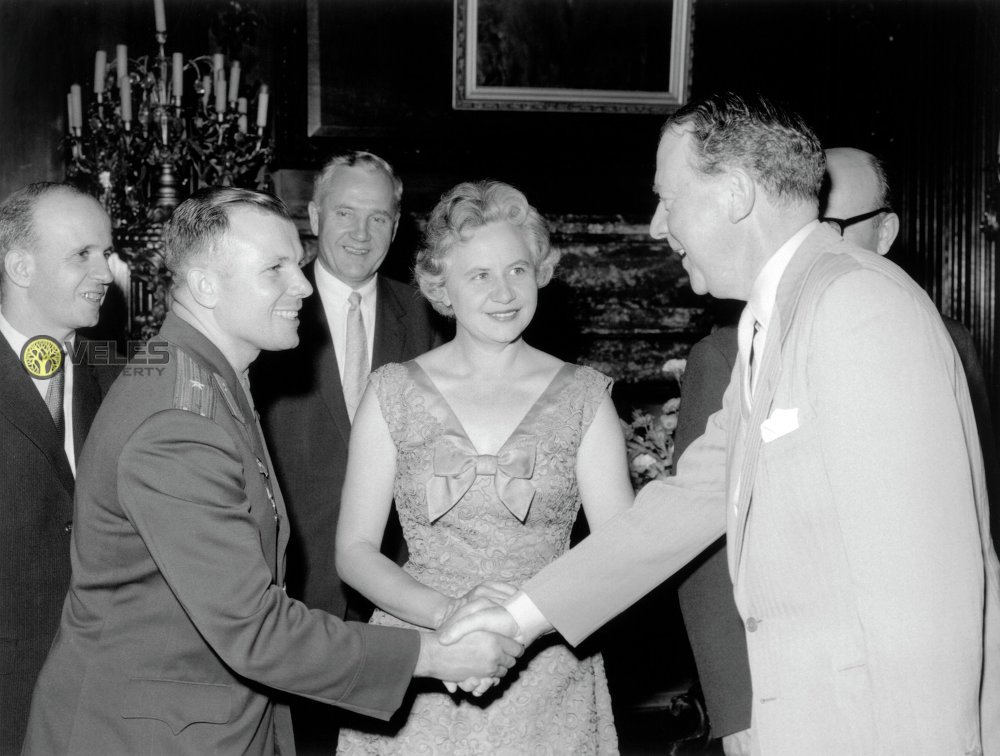 Elizabeth II and Yuri Gagarin