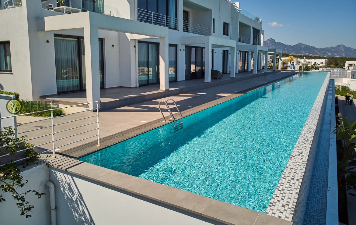 Шикарные апартаменты с 50-метровым бассейном у порога, Veles