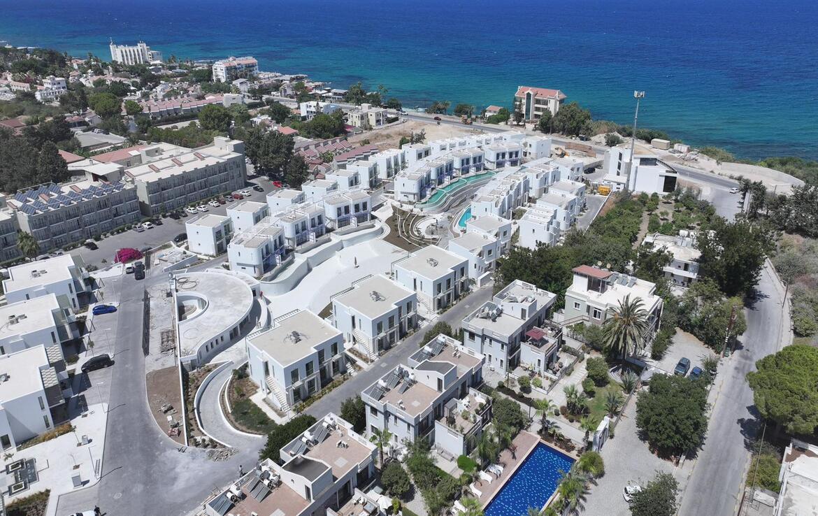 Готовые апартаменты у моря в Лапте