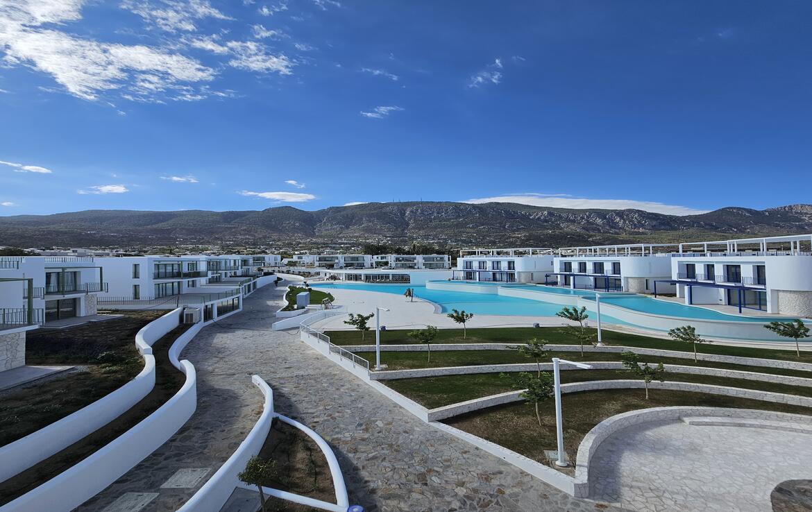 Готовые апартаменты у моря в Лапте