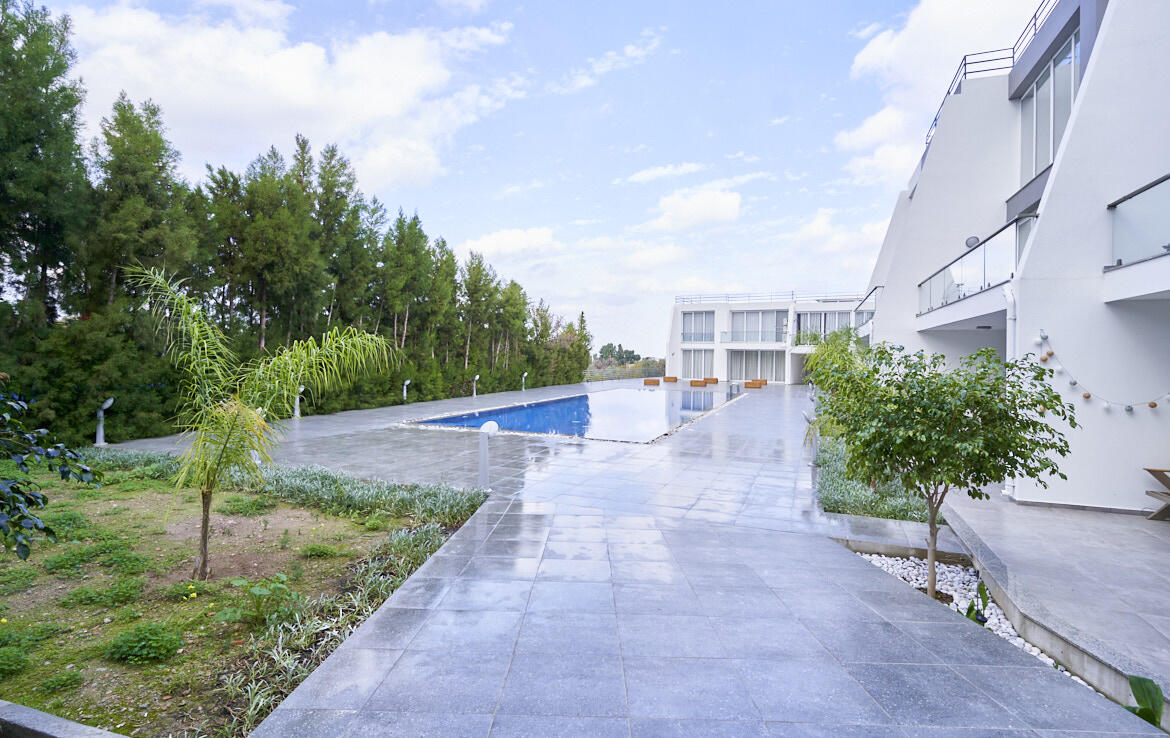 Квартира с садом в Гирне в COLESIUM COURT 