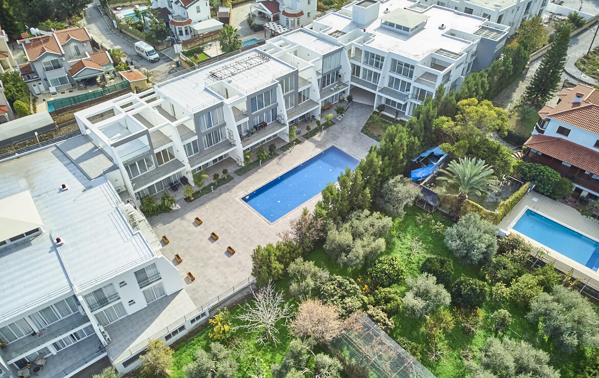 Квартира с садом в Гирне в COLESIUM COURT 