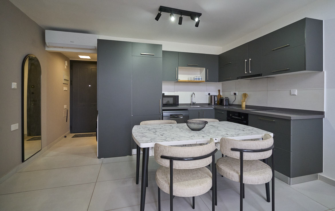 Застекленный лофт-пентхаус с мебелью в Эсентепе