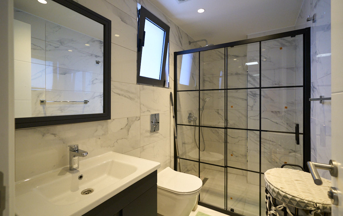 Застекленный лофт-пентхаус с мебелью в Эсентепе