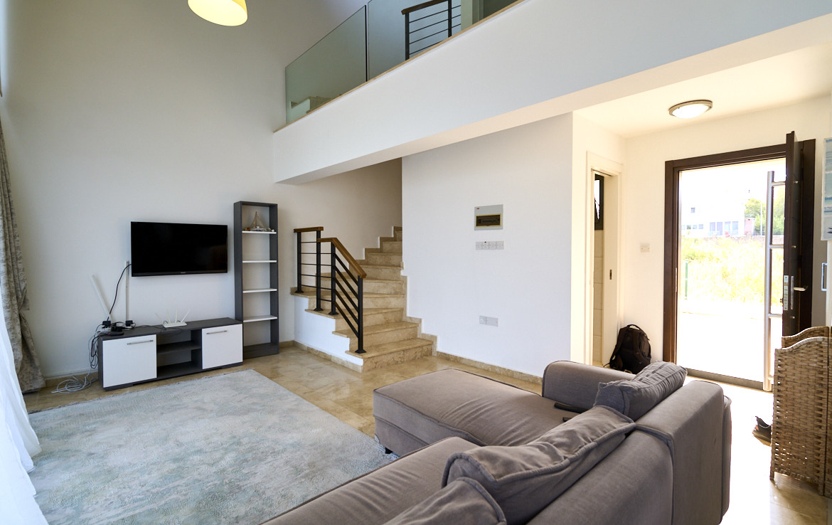 Таунхаус с прямым видом на море в Караоланолу