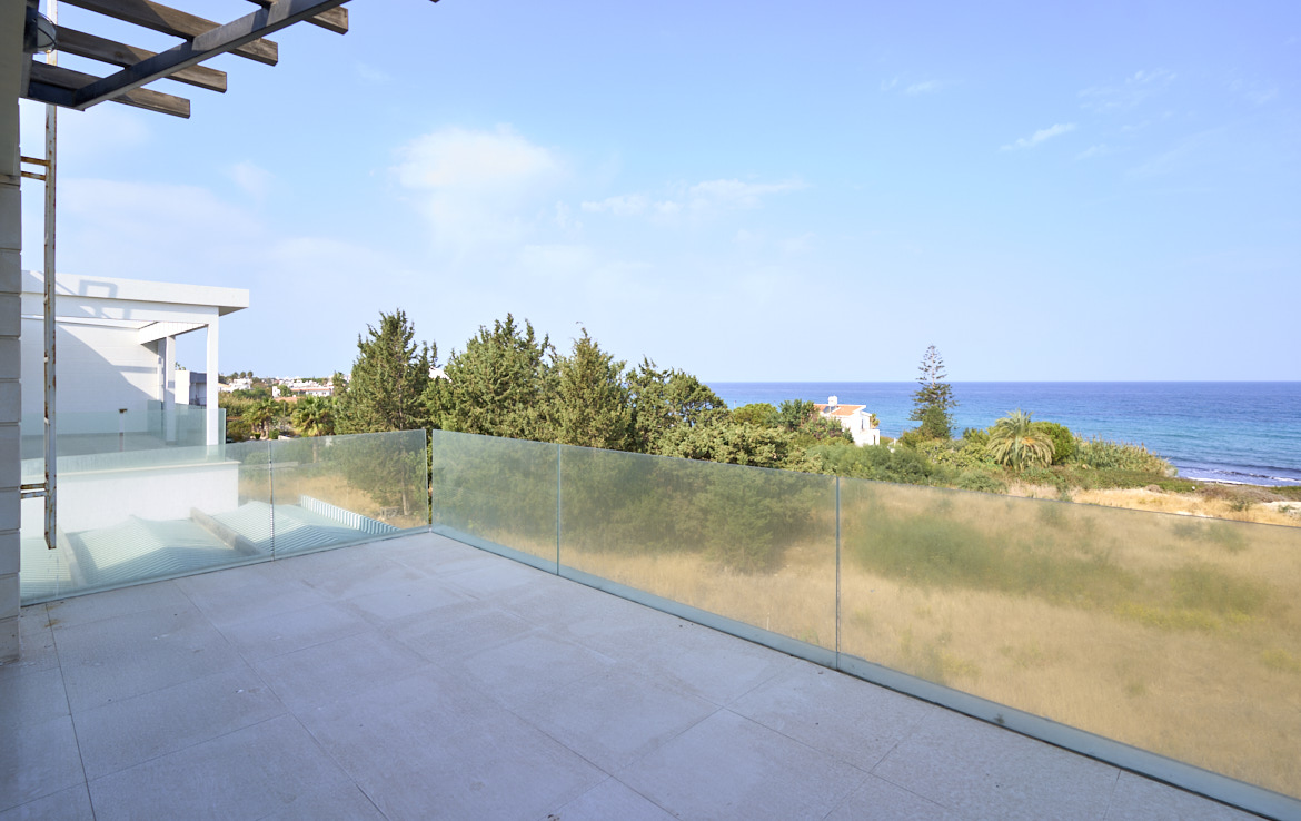 Таунхаус с прямым видом на море в Караоланолу