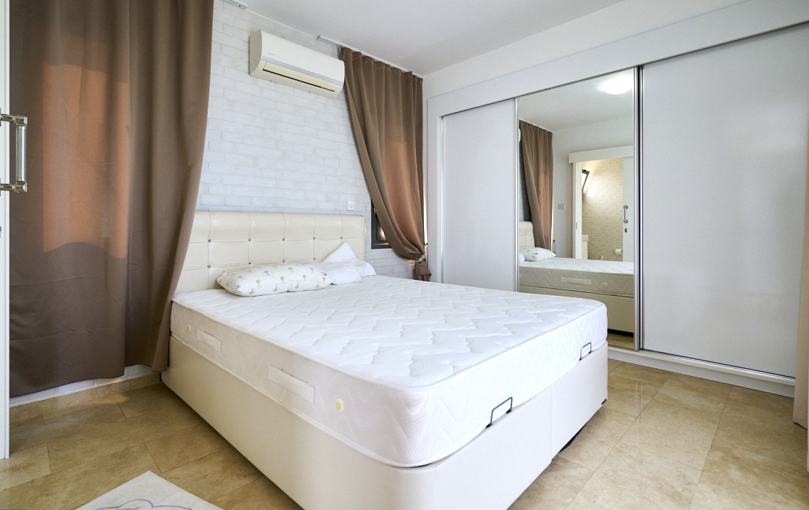 Таунхаус с прямым видом на море в Караоланолу