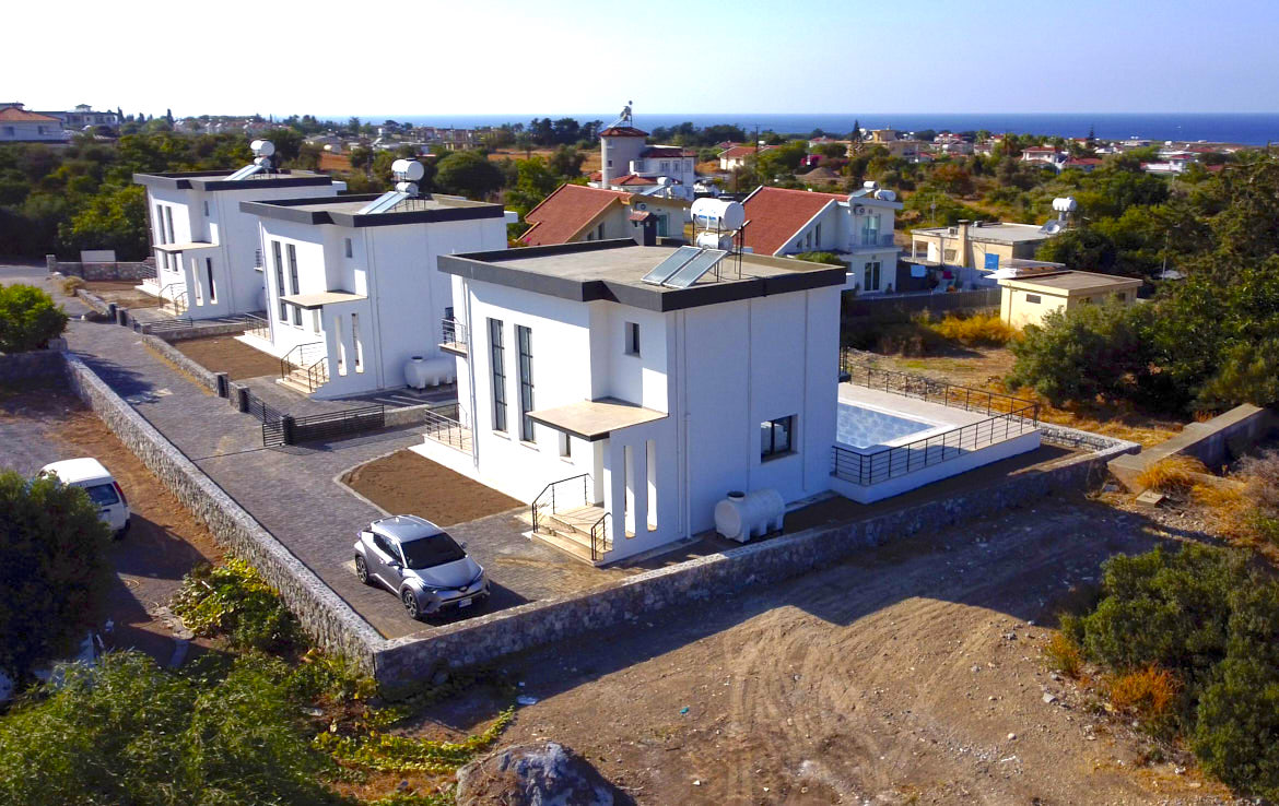 Современная вилла у моря в Каршияке