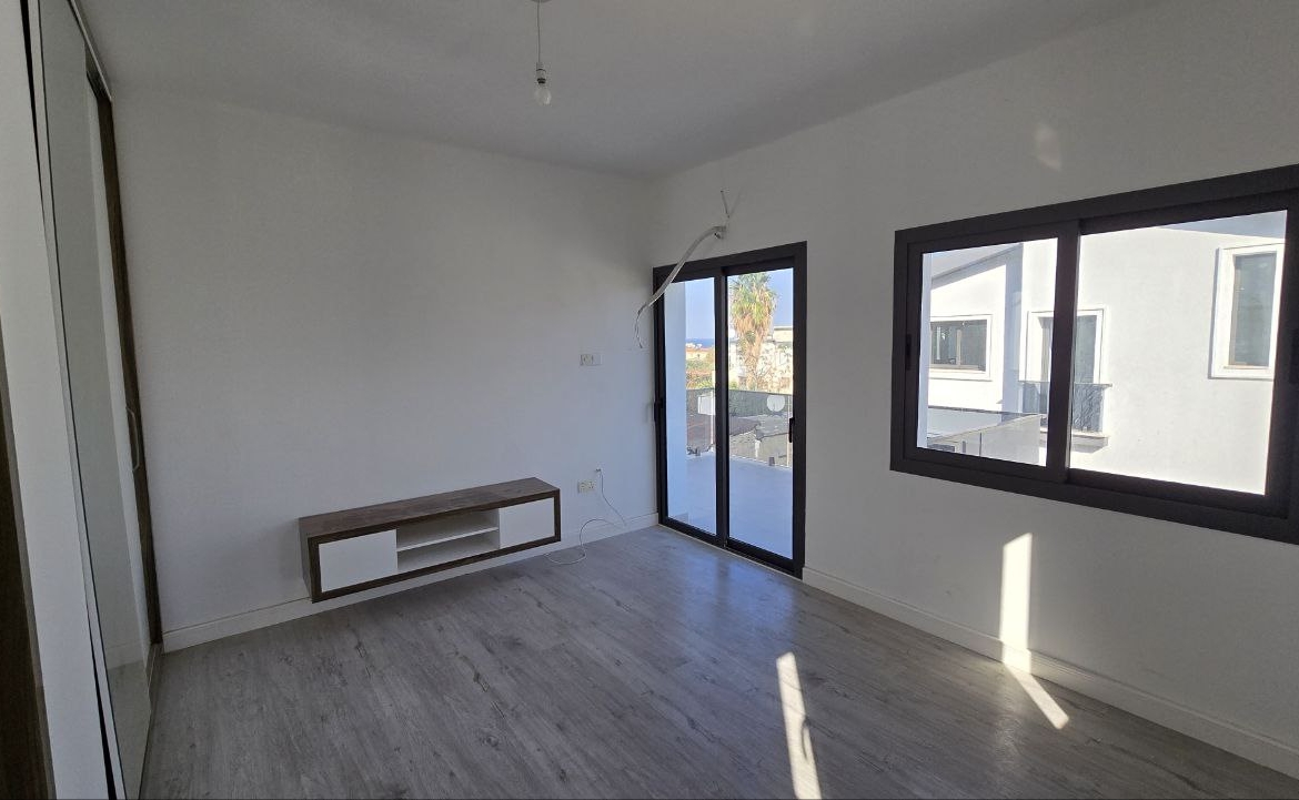 Новая 3+1 вилла в Лапте