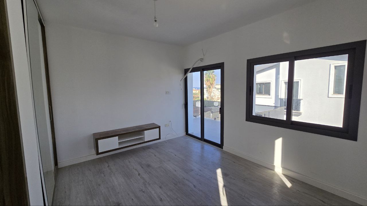 Новая 3+1 вилла в Лапте