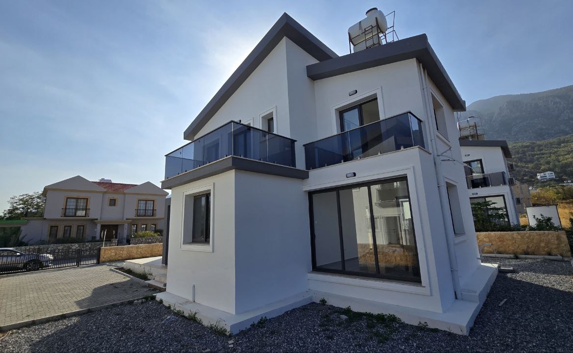 Новая 3+1 вилла в Лапте