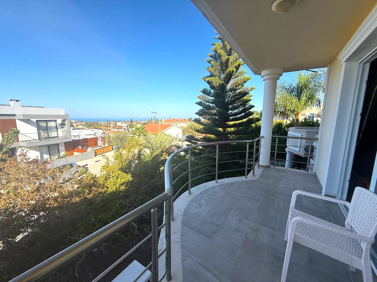 Аренда просторной виллы 4+1 в Алсанджаке