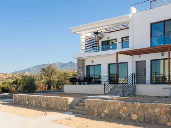 Апартаменты 1+1 с садом в Эсентепе 