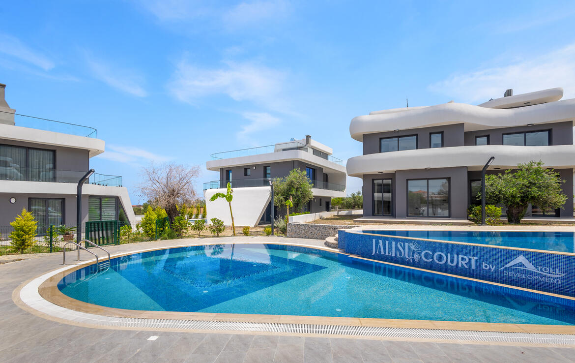 Проект JALISU (или OLIVE GARDEN) расположен в спокойном, уютном и живописном месте, Северного Кипра, посреди оливковых деревьев, всего в 500 метрах от моря, в городке под названием Лапта. 