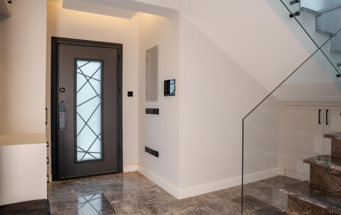 Проект JALISU (или OLIVE GARDEN) расположен в спокойном, уютном и живописном месте, Северного Кипра, посреди оливковых деревьев, всего в 500 метрах от моря, в городке под названием Лапта. 